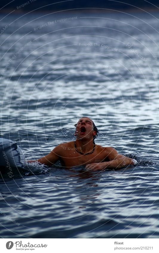 awake Masculine Head Chest Arm 1 Human being Bad weather Ocean Life Colour photo Exterior shot Copy Space top Copy Space bottom Day Shallow depth of field