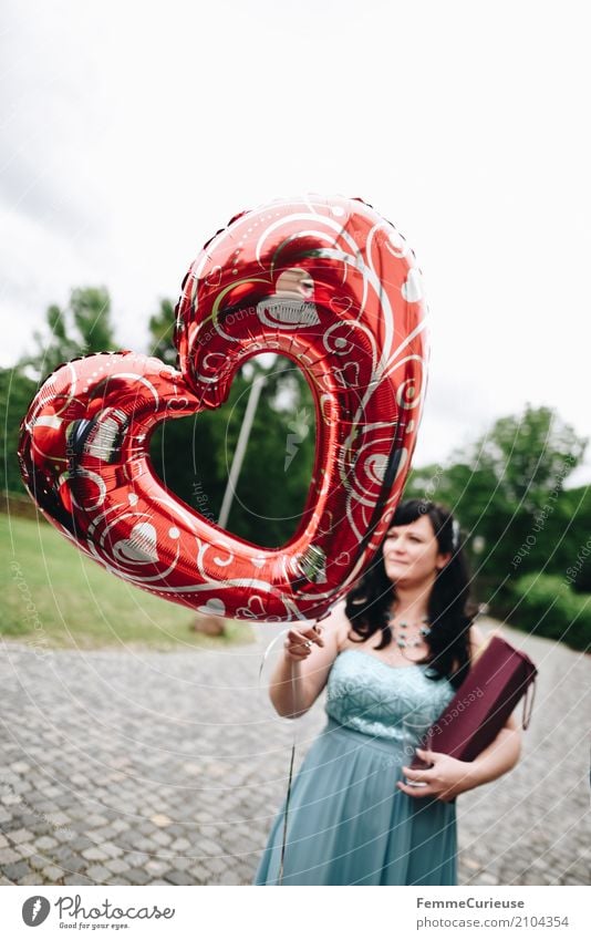 Love is in the air (69) Feminine Woman Adults 1 Human being 18 - 30 years Youth (Young adults) 30 - 45 years Happy Symbols and metaphors Heart-shaped Balloon