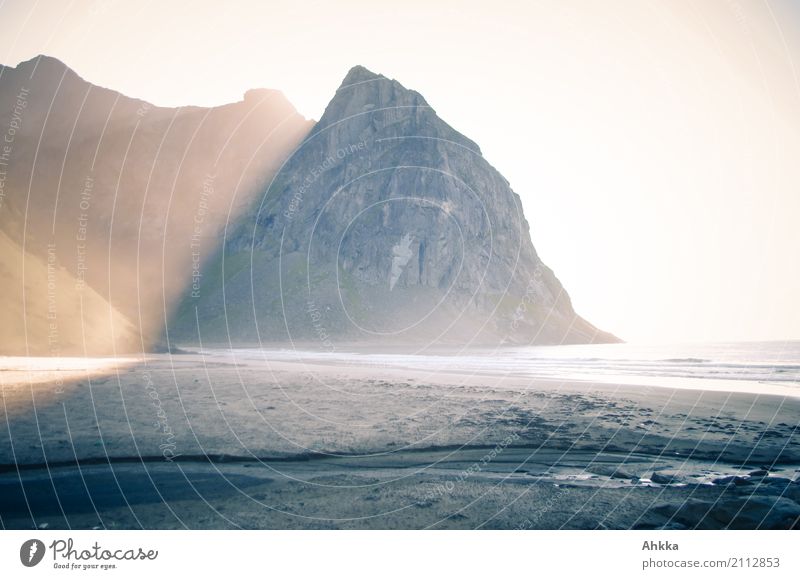 Light spectacle on the Lofoten Islands Happy Harmonious Contentment Senses Relaxation Calm Meditation Adventure Sunlight Rock Peak Coast Beach Bay Ocean Lofotes