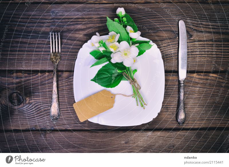 White plate and metal cutlery Dinner Plate Cutlery Fork Decoration Table Kitchen Restaurant Flower Bouquet Wood Metal Old Above Brown Jasmine plaque etiquette