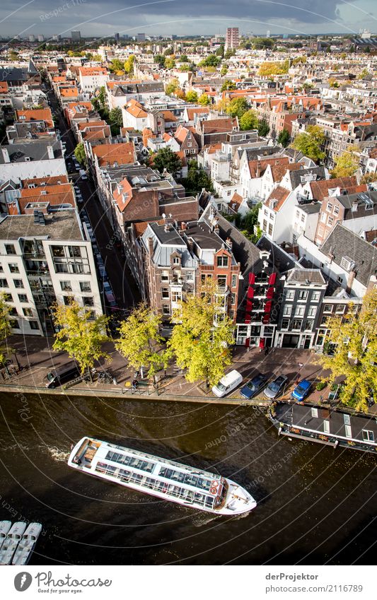 Amsterdam canals IX Wide angle Central perspective Deep depth of field Sunbeam Reflection Contrast Shadow Light Day Copy Space middle Copy Space right