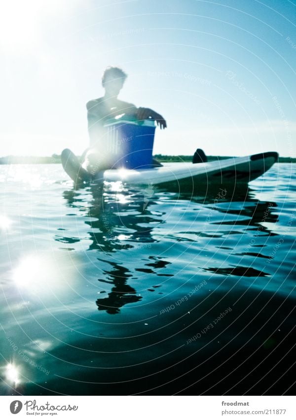 picnic Aquatics Human being Masculine Young man Youth (Young adults) Man Adults Cool (slang) Joy Joie de vivre (Vitality) Serene Calm Break Ice box Surfboard