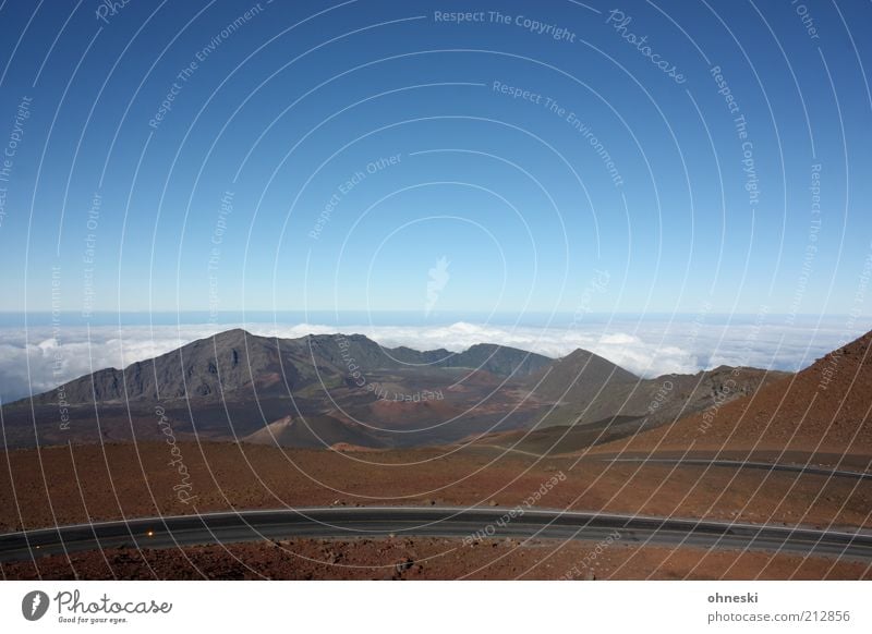 vastness Landscape Sky Clouds Beautiful weather Hill Mountain Volcano Haleakala Loneliness Uniqueness Tourism Far-off places Deserted Copy Space top Long shot