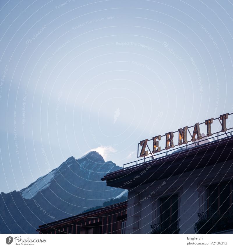 Zermatt Summer Mountain Switzerland Europe Village Blue Sky Colour photo Subdued colour Exterior shot Deserted Copy Space top Dawn