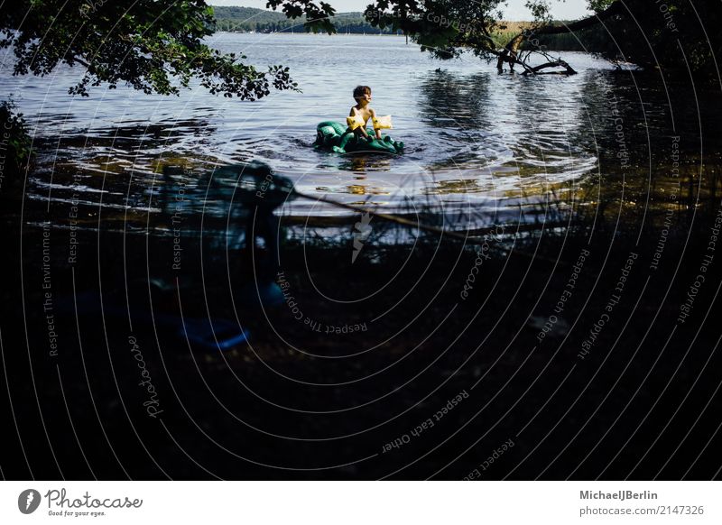 Boy sitting on air-filled plastic crocodile in a lake Swimming & Bathing Masculine Toddler Boy (child) 1 Human being 3 - 8 years Child Infancy Water Sun Summer