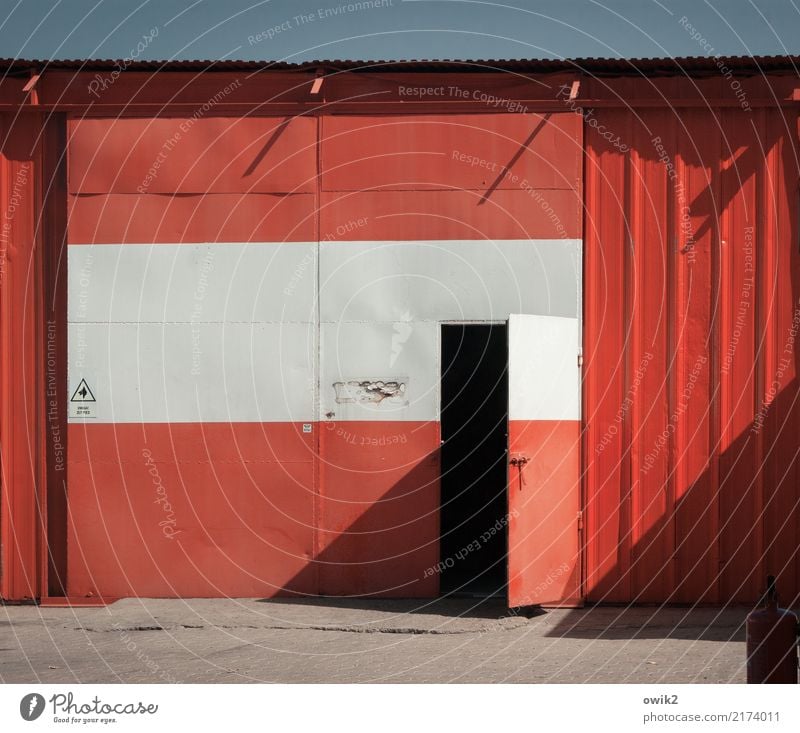 Uwaga Cloudless sky Poland Eastern Europe Building Auto repair shop Tin Wall (barrier) Wall (building) Facade door Characters Signs and labeling Happiness Red