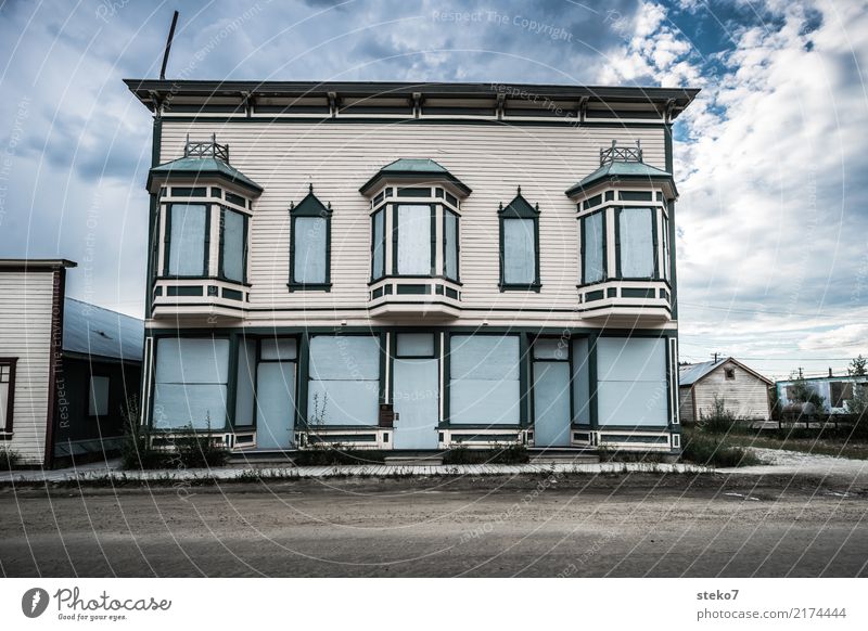 Dawson City Yukon Alaska Small Town Deserted House (Residential Structure) Facade Street Gloomy Blue Gray Apocalyptic sentiment Fiasco Stagnating Decline Past