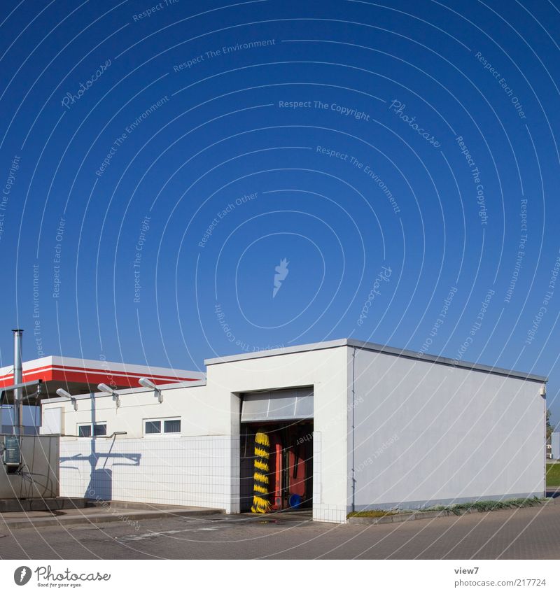 petrol station Workplace Trade Sky Cloudless sky House (Residential Structure) Industrial plant Wall (barrier) Wall (building) Facade Street Stone Concrete