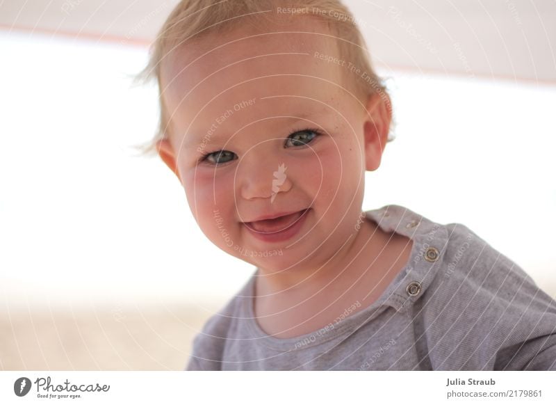 Toddler smiles friendly with blue eyes Feminine Child Baby 1 Human being 1 - 3 years Blonde Short-haired Smiling Laughter naturally Cute Positive pretty