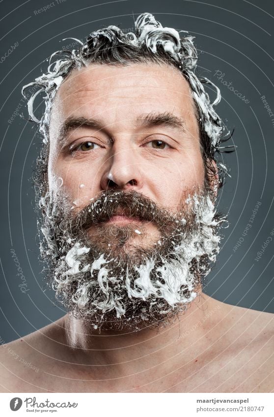 Hipsters must also wash themselves Human being Masculine Man Adults Life Hair and hairstyles Facial hair 1 30 - 45 years Brunette Beard Cleaning Reliability