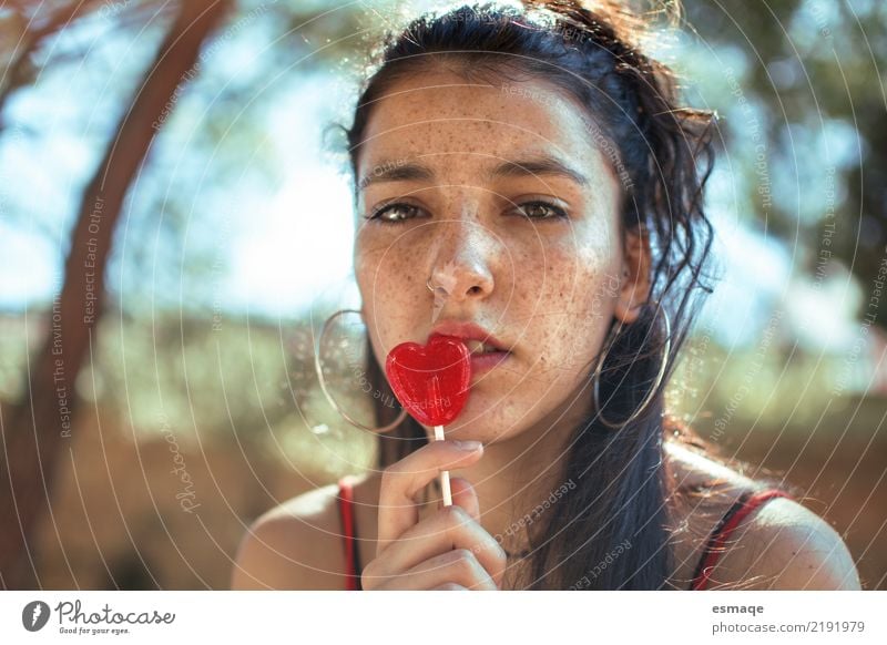 young girl with freckles Lifestyle Joy Beautiful Human being Feminine Young woman Youth (Young adults) 13 - 18 years 18 - 30 years Adults Diet Utilize Observe