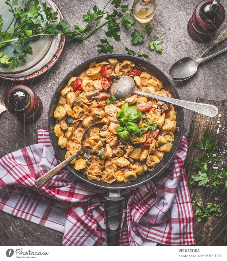 Tortellini with creamy vegetable sauce Food Vegetable Herbs and spices Nutrition Lunch Dinner Organic produce Vegetarian diet Diet Italian Food Crockery Plate