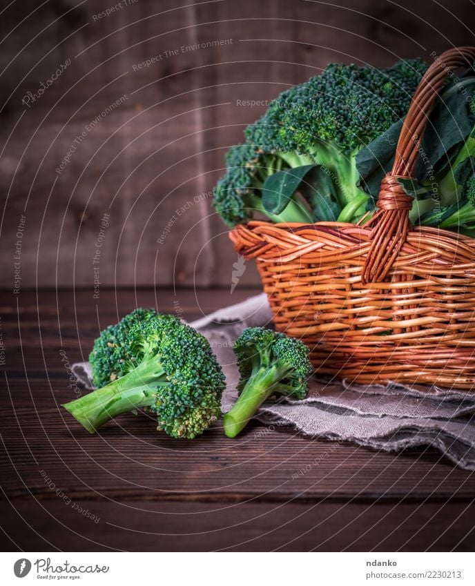 broccoli in a brown wicker basket Vegetable Nutrition Eating Vegetarian diet Diet Table Wood Fresh Natural Brown Green Broccoli brocoli background food healthy