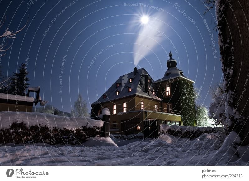 Van Helsings House Winter Snow Winter vacation House (Residential Structure) Dream house Garden Environment Nature Sky Cloudless sky Night sky Moon Full  moon