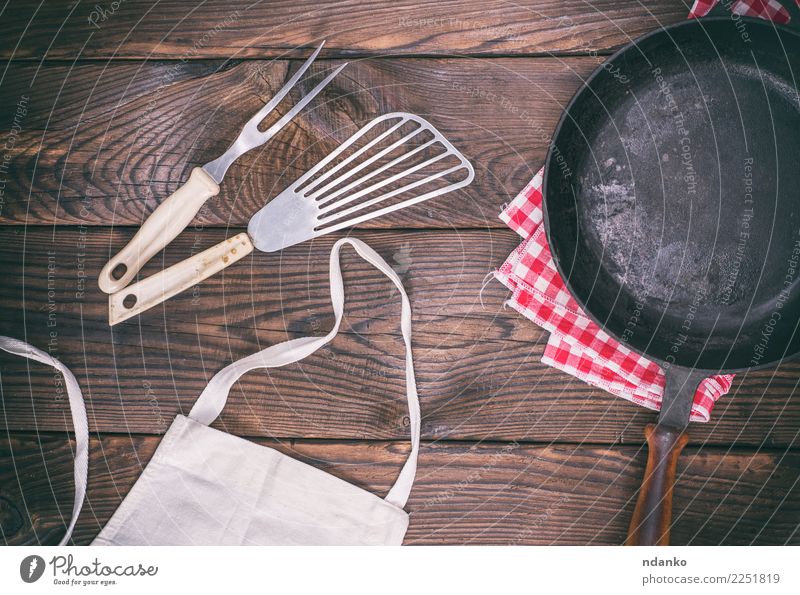 empty black cast-iron frying pan Pan Fork Table Kitchen Wood Metal Old Dark Natural Retro Brown Black Tradition vintage Vantage point background space Dish