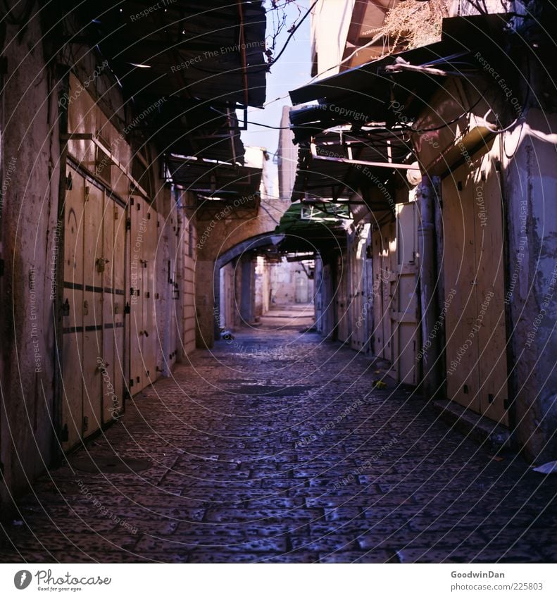 patient. Town Old town Deserted House (Residential Structure) Building Architecture Wall (barrier) Wall (building) Facade Street Lanes & trails Alley Historic