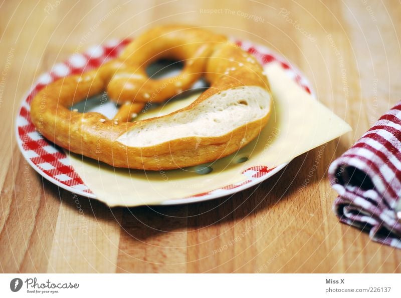 pretzel Food Dough Baked goods Nutrition Oktoberfest Fresh Delicious Pretzel Bavaria Plate Checkered Napkin Cheese Cheese slice Brunch Salty Wooden table