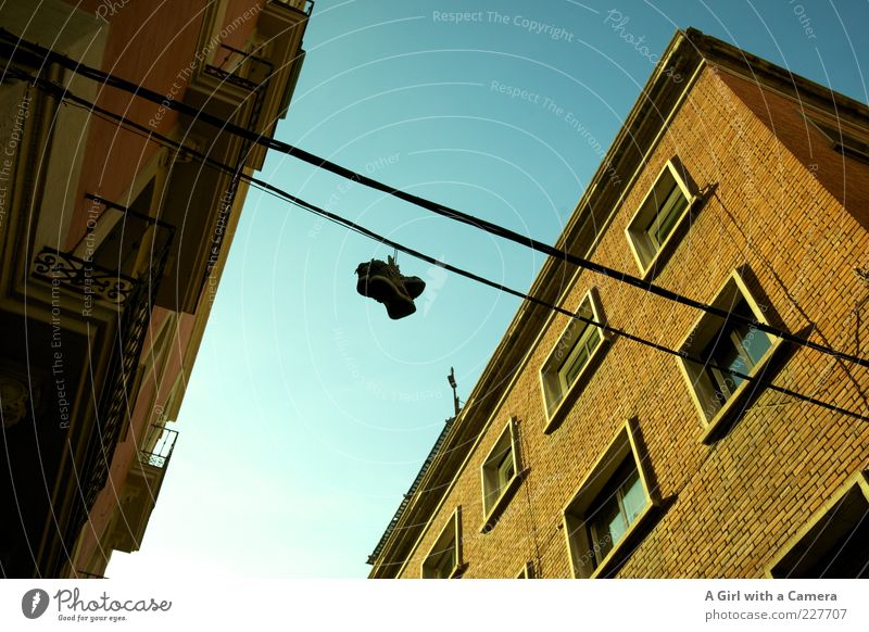 shortly after Daniel Brühl Beautiful weather Old town House (Residential Structure) Manmade structures Building Wall (barrier) Wall (building) Window Footwear