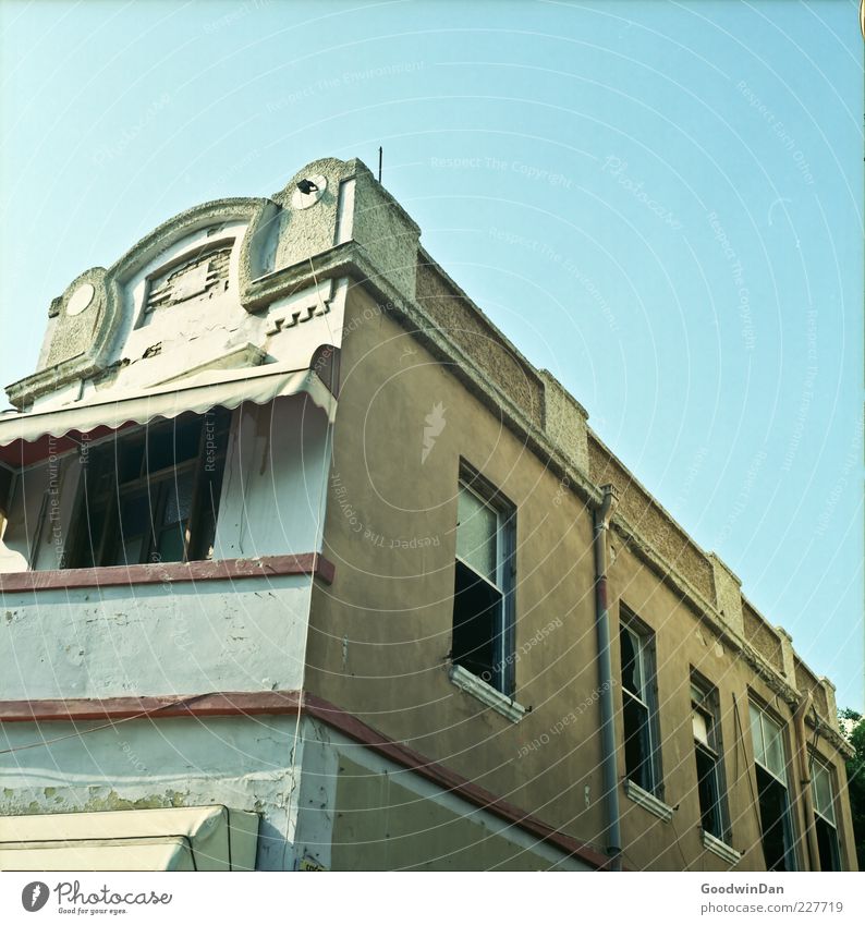 Looking up. Old town Deserted House (Residential Structure) Building Architecture Wall (barrier) Wall (building) Facade Authentic Sharp-edged Large Gloomy Moody