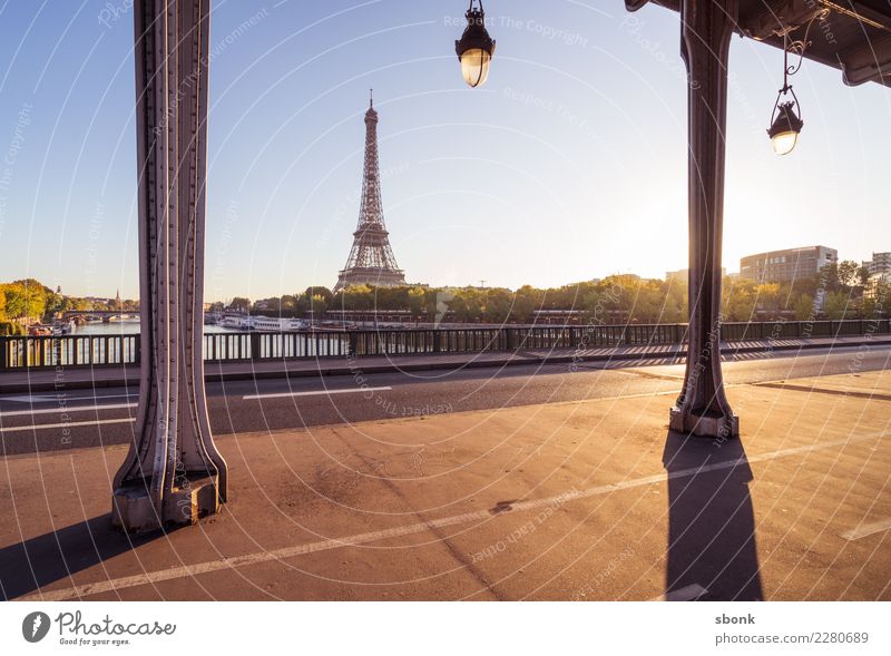 Paris Bir Hakeim France Town Vacation & Travel Eiffel Tower Travel photography Downtown Colour photo Exterior shot Morning Dawn Day Light (Natural Phenomenon)