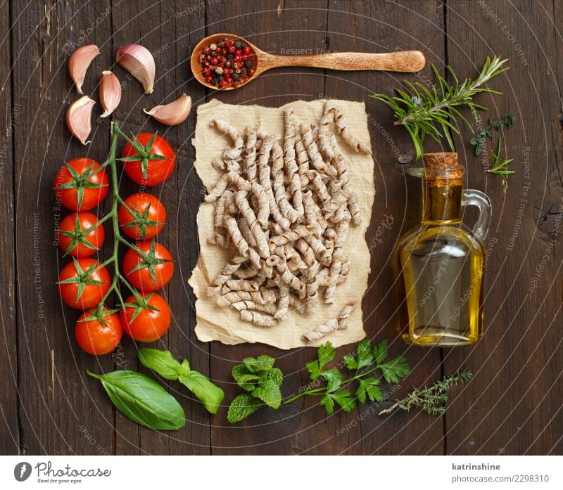 Whole wheat pasta, vegetables, herbs and olive oil Vegetarian diet Diet Bottle Table Dark Fresh Brown Green Red Tradition cooking food health healthy