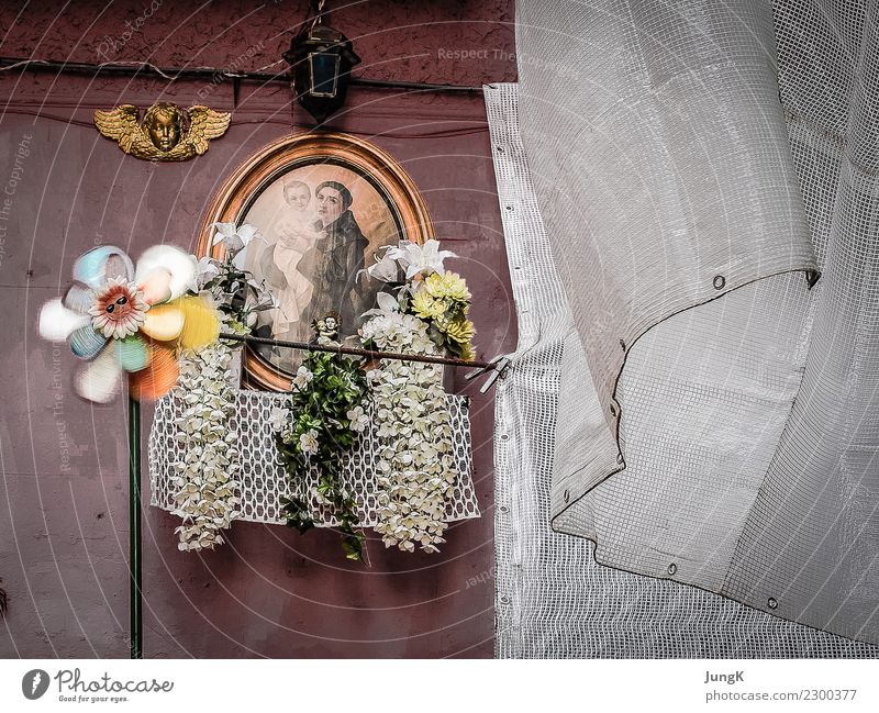 look back Italy Town Old town Wall (barrier) Wall (building) Facade Authentic Simple Retro Protection Hope Belief Humble Religion and faith Life Rescue Calm