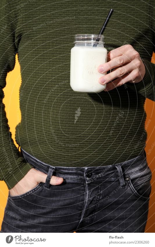 THE MILK IN YOUR HAND Food Yoghurt Dairy Products Ice cream Candy Breakfast Organic produce Vegetarian diet Diet Fasting Beverage Milk Latte macchiato Longdrink