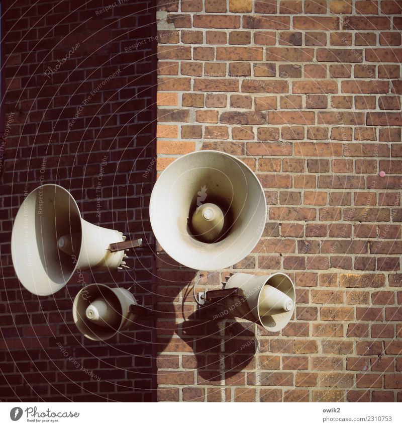 Quadrophonie Technology Loudspeaker Vociferous Hamburg Wall (barrier) Wall (building) Facade Brick wall Brick facade Stone Metal Plastic Together Tall Above