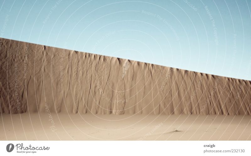 EssUnderline Summer Nature Landscape Sand Sky Cloudless sky Beautiful weather Desert Sharp-edged Simple Wüste Sahara Wall of rock Colour photo Subdued colour