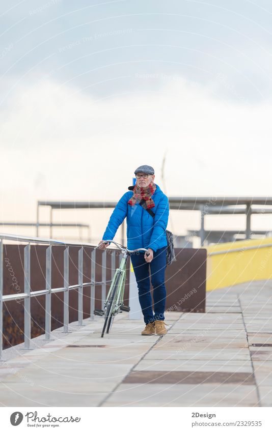 Portrait senior man walking with his bicycle next to the sea Lifestyle Elegant Leisure and hobbies Vacation & Travel Freedom Ocean Human being Masculine Man