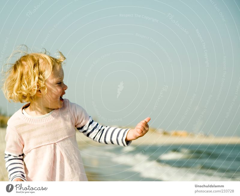 Hitchhiking Vacation & Travel Trip Summer Summer vacation Beach Ocean Human being Girl Hair and hairstyles Hand Fingers 1 1 - 3 years Toddler Beautiful weather