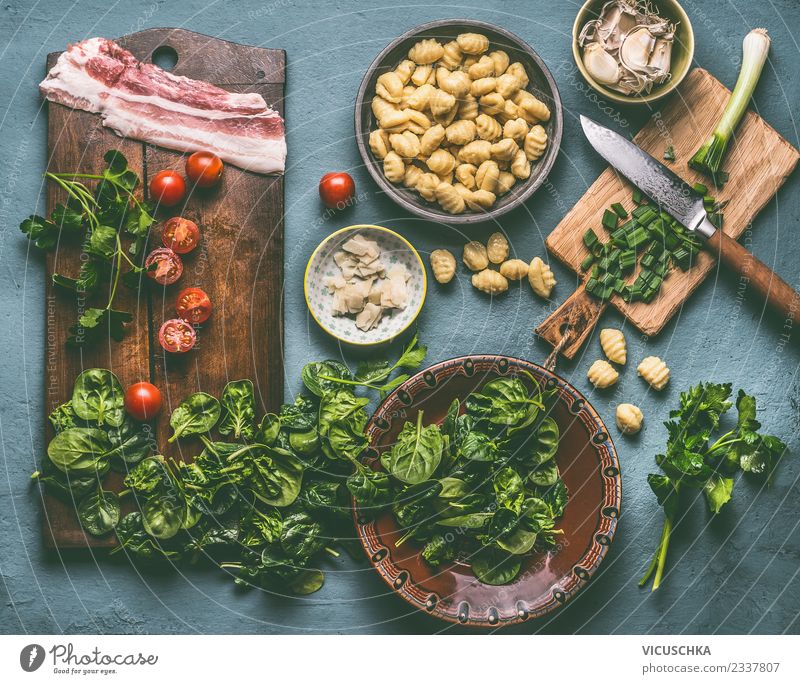 Gnocchi meal with spinach, tomatoes and bacon Food Nutrition Lunch Crockery Plate Bowl Style Design Table Kitchen Snowboard Cooking Food photograph