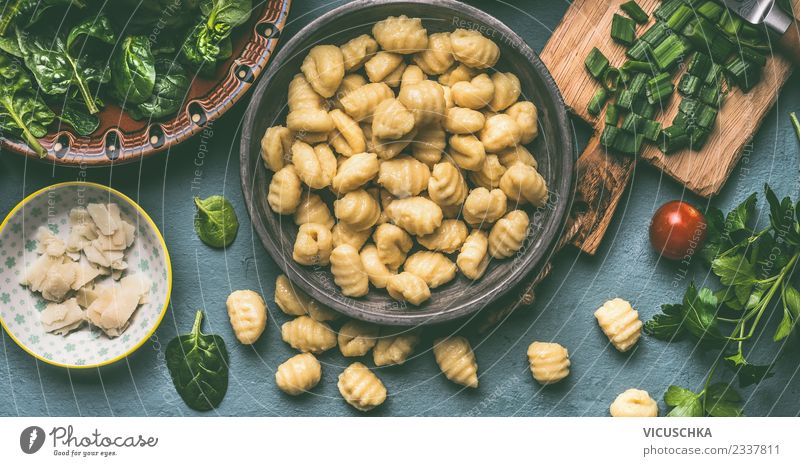 Gnocchi with spinach Food Nutrition Organic produce Vegetarian diet Diet Crockery Plate Bowl Style Design Healthy Eating Living or residing Table Kitchen