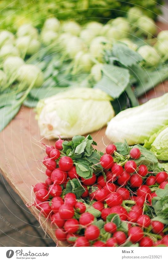 radish Food Vegetable Nutrition Organic produce Vegetarian diet Fresh Small Delicious Round Red Farmer's market Vegetable market Fruit- or Vegetable stall