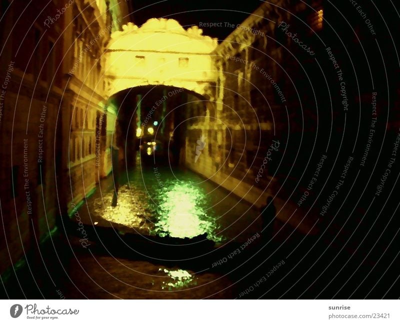 Gondola in Venice Night Light Europe Gracht Central perspective Right ahead Night shot Artificial light Gondola (Boat) Blur Bridge Historic Old