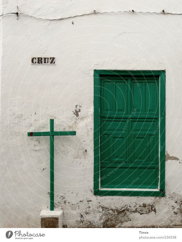 CRUZ House (Residential Structure) Architecture Wall (barrier) Wall (building) Facade Door Old Green White Belief Religion and faith Cable Wooden door