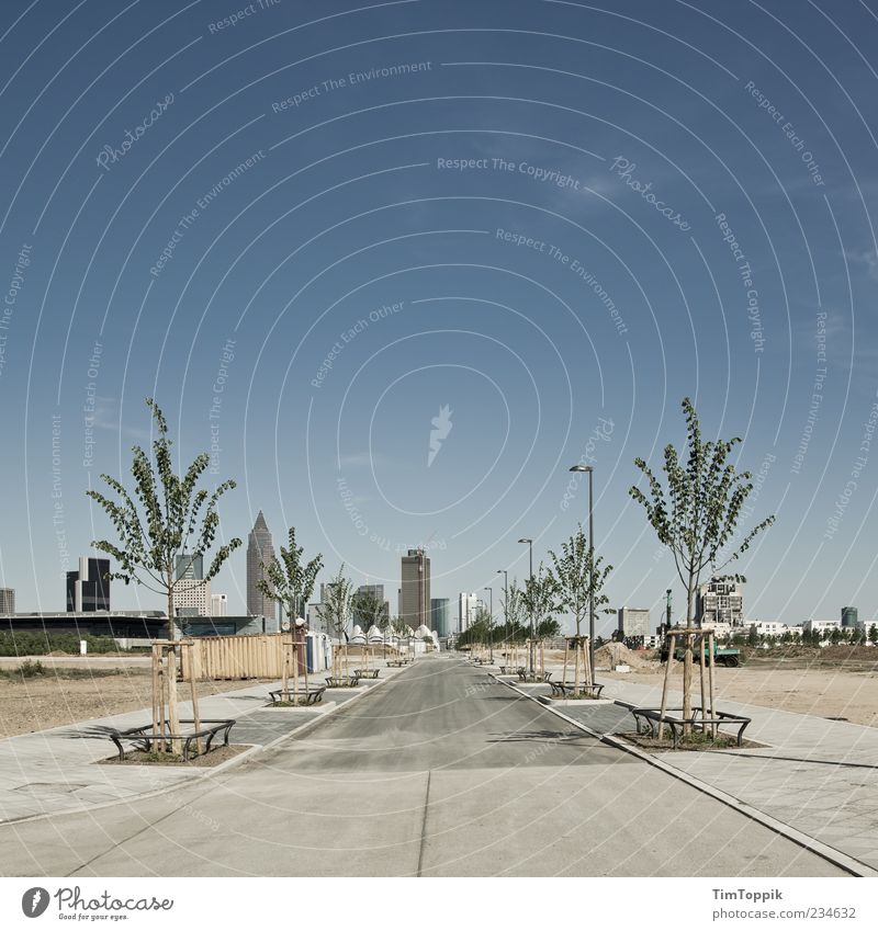 Gallus Royal House (Residential Structure) Blue Frankfurt Avenue Town Loneliness Skyline Tree Rhein-Main area Construction site Outskirts Urban development