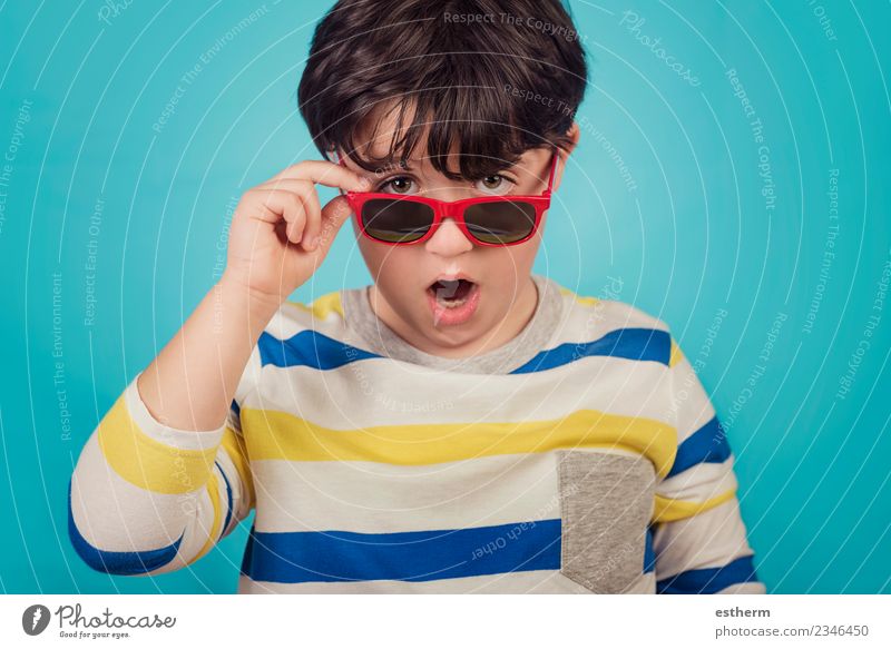 happy boy with sunglasses Human being Masculine Child Toddler Boy (child) Infancy 1 8 - 13 years Sunglasses Movement To hold on Smiling Friendliness Happiness