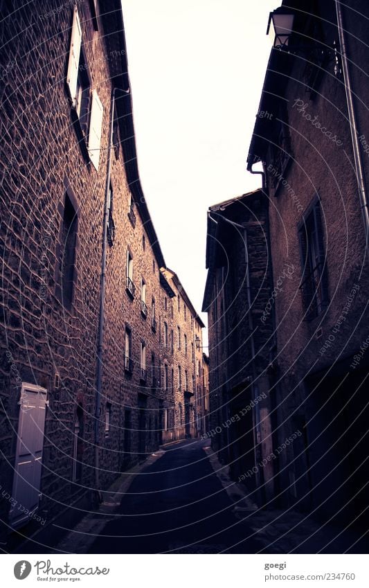 i.i.i[ Old town Deserted House (Residential Structure) Wall (barrier) Wall (building) Alley Vanishing point Colour photo Exterior shot Day Central perspective