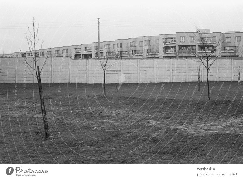 East and West Town Capital city Deserted Wall (barrier) Wall (building) Landmark Authentic The Wall Berlin Black & white photo Exterior shot Day Wide angle