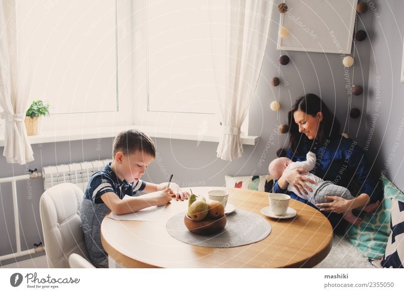 family having breakfast at home Human being Child Baby Girl Boy (child) Young woman Youth (Young adults) Woman Adults Mother Life 0 - 12 months 3 - 8 years