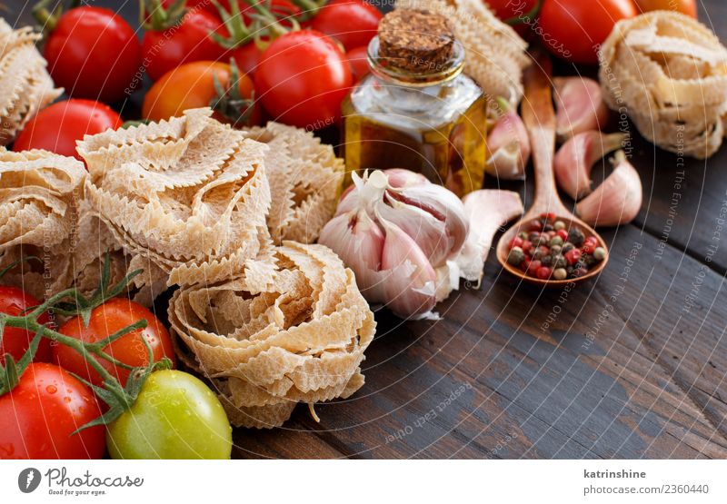 Whole wheat pasta tagliatelle, vegetables and herbs Herbs and spices Vegetarian diet Diet Bottle Table Dark Fresh Brown Red Tradition cooking food health