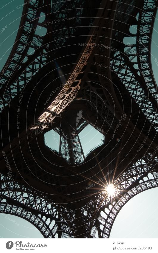 Rayons de soleil Sky Cloudless sky Beautiful weather Paris France Europe Capital city Tower Manmade structures Architecture Television tower Tourist Attraction