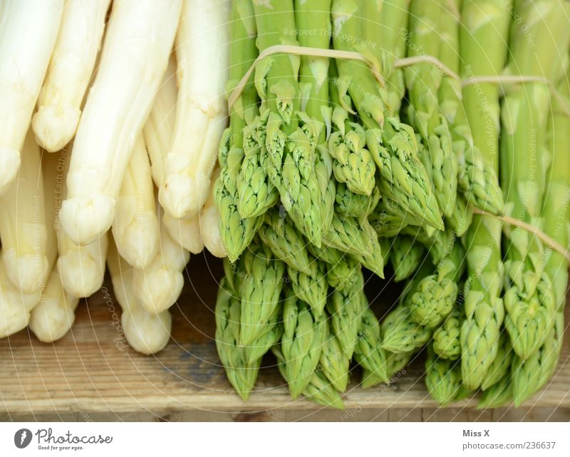 asparagus Food Vegetable Green White Asparagus Asparagus season Bunch of asparagus Asparagus spears Vegetable market Fruit- or Vegetable stall Colour photo