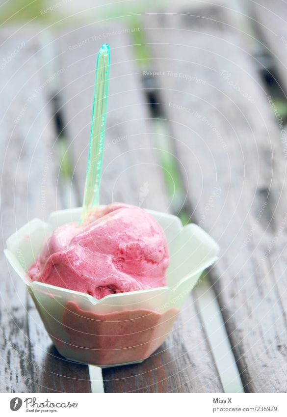 raspberry ice cream Food Dessert Ice cream Nutrition Bowl Mug Spoon Summer vacation Cold Delicious Sweet Pink Appetite Ice cream ball Raspberry ice cream