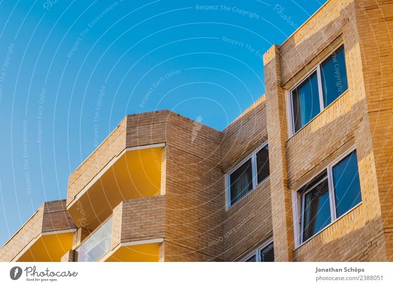 Above the roofs IV Sky Cloudless sky Brighton Great Britain Europe Small Town Port City House (Residential Structure) Building Architecture Facade Balcony