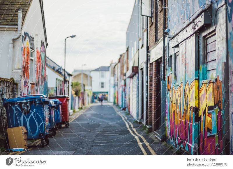 Lane with graffiti in Brighton, England Town Downtown Outskirts Populated House (Residential Structure) Manmade structures Building Architecture Facade Esthetic