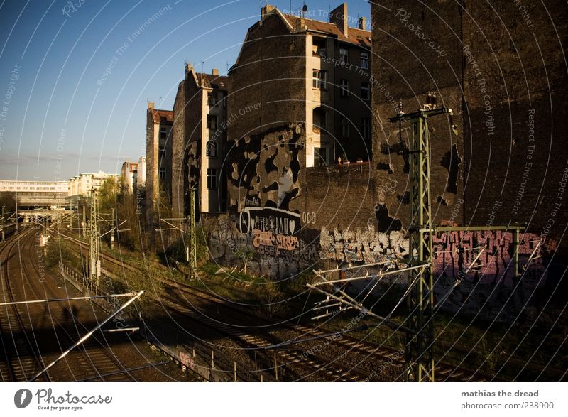 CITY LIFE II Sky Cloudless sky Summer Beautiful weather Town Deserted House (Residential Structure) Manmade structures Building Architecture Wall (barrier)