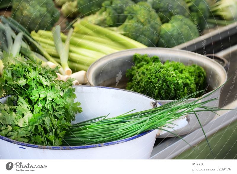 grins Gmihs Food Vegetable Herbs and spices Nutrition Organic produce Bowl Fresh Delicious Green Farmer's market Market stall Vegetable market Chives Parsley