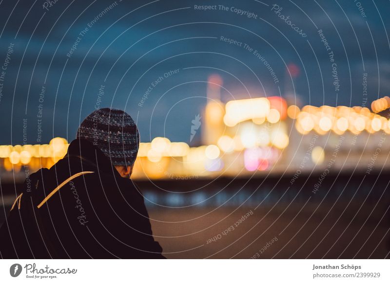 Tourist looks over the pier at night Lifestyle Vacation & Travel Tourism Trip Adventure Far-off places Freedom City trip Masculine 1 Human being Coast Brighton